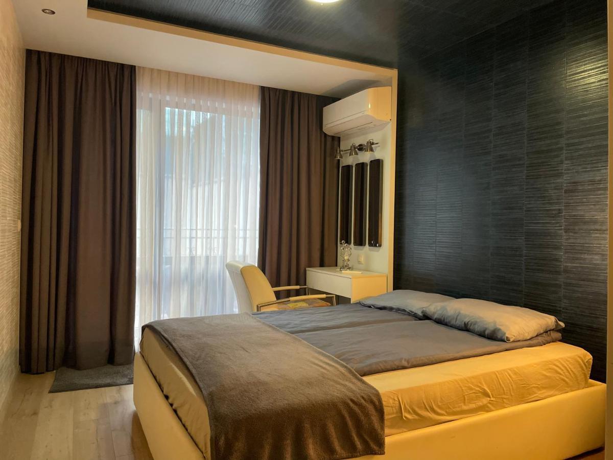 Luxury Apartments In Top City Center Varna 1 Exteriör bild