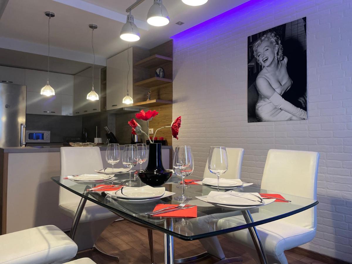 Luxury Apartments In Top City Center Varna 1 Exteriör bild